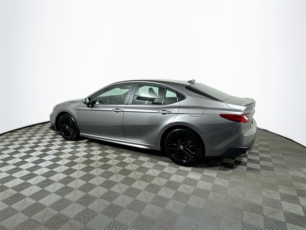 2025 Toyota Camry SE photo 13