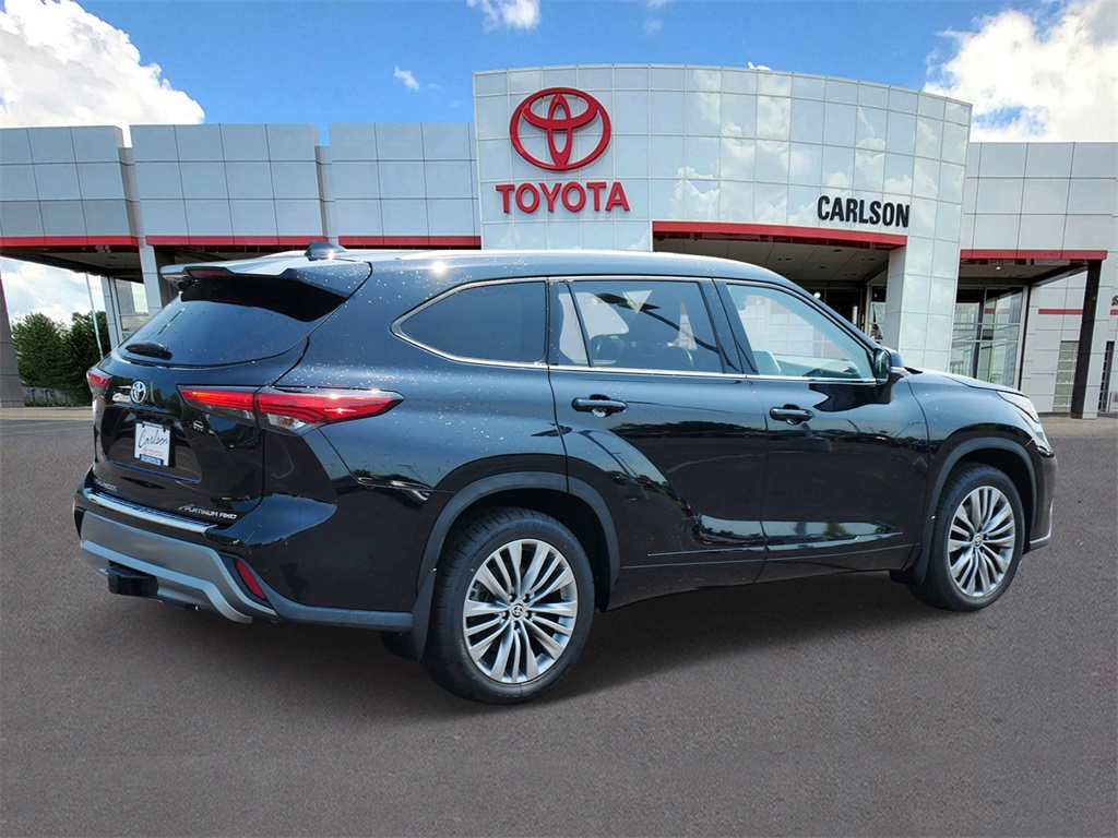 2022 Toyota Highlander Platinum photo 2