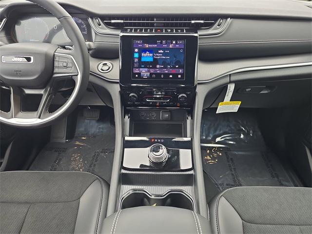 2025 Jeep Grand Cherokee Altitude photo 9