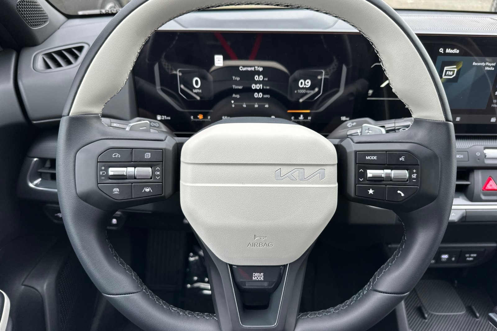 2025 Kia K4 GT-Line photo 18