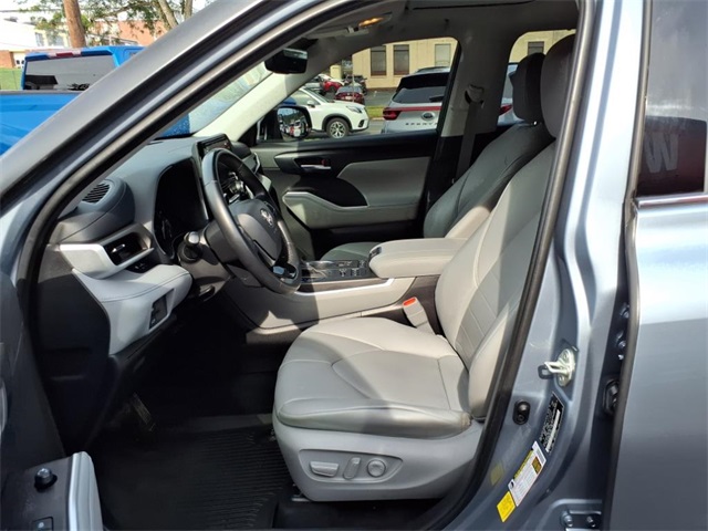 2020 Toyota Highlander XLE photo 10