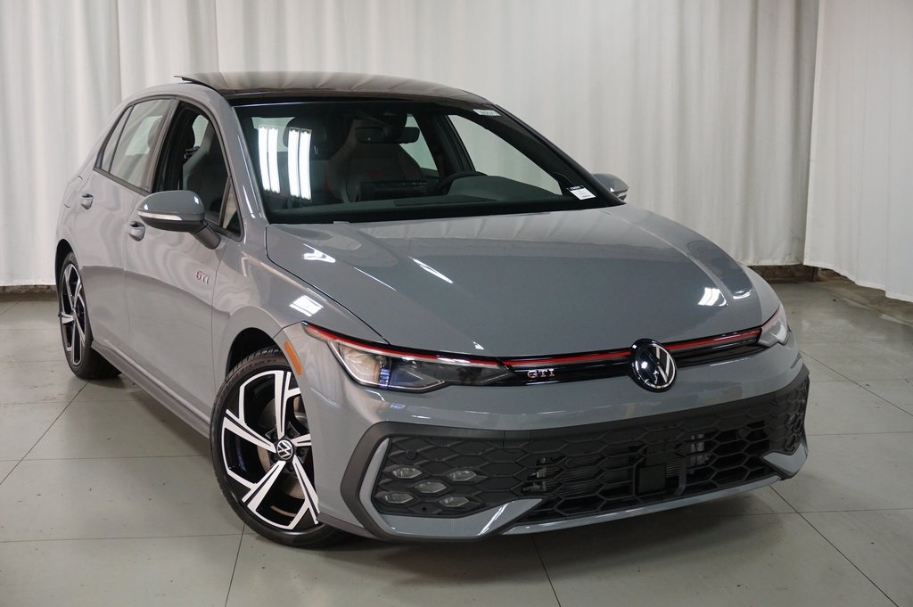 2025 Volkswagen Golf GTI SE photo 4