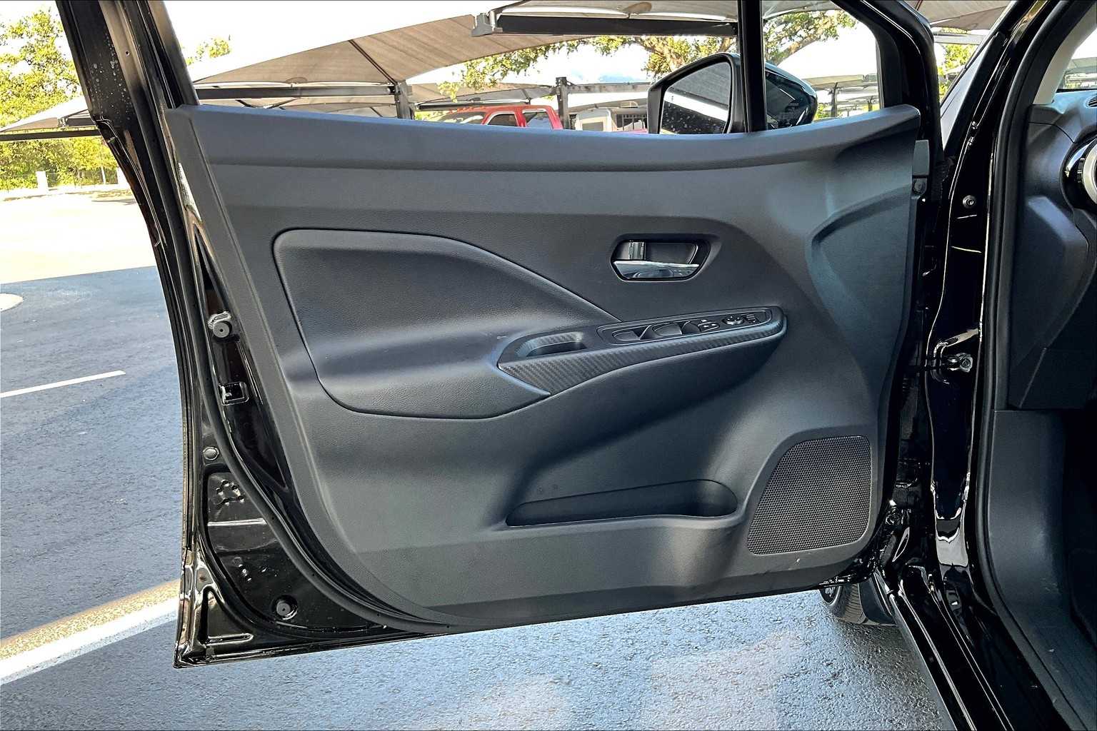 2025 Nissan Versa SV photo 10