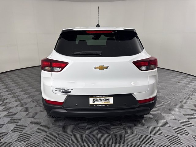 2026 Chevrolet Trailblazer LS photo 2