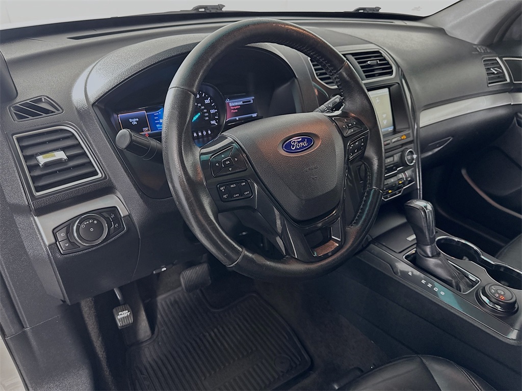 2016 Ford Explorer XLT photo 6
