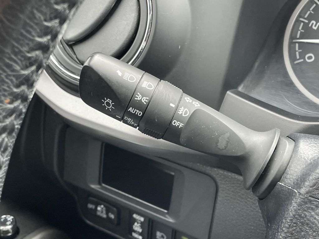 2018 Toyota Tacoma Limited photo 12