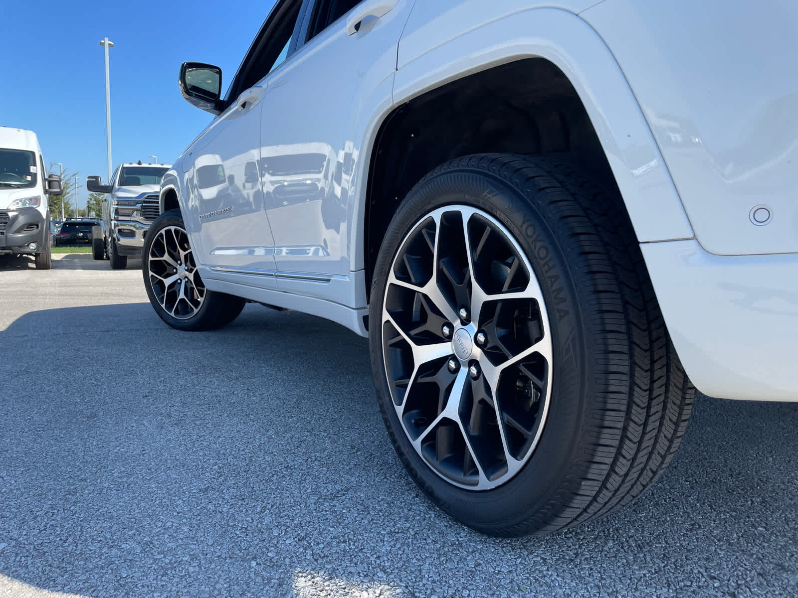2022 Jeep Cherokee Summit 4xe photo 6