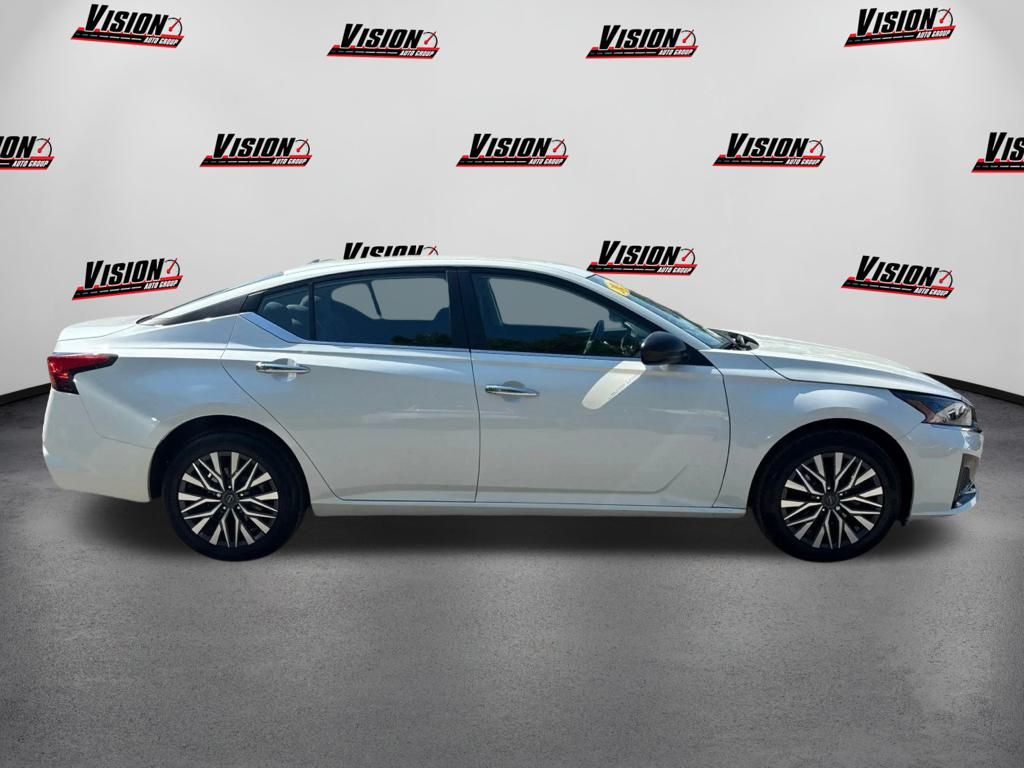 2024 Nissan Altima 2.5 SV photo 4