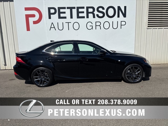 2020 Lexus IS 300 F SPORT photo 2