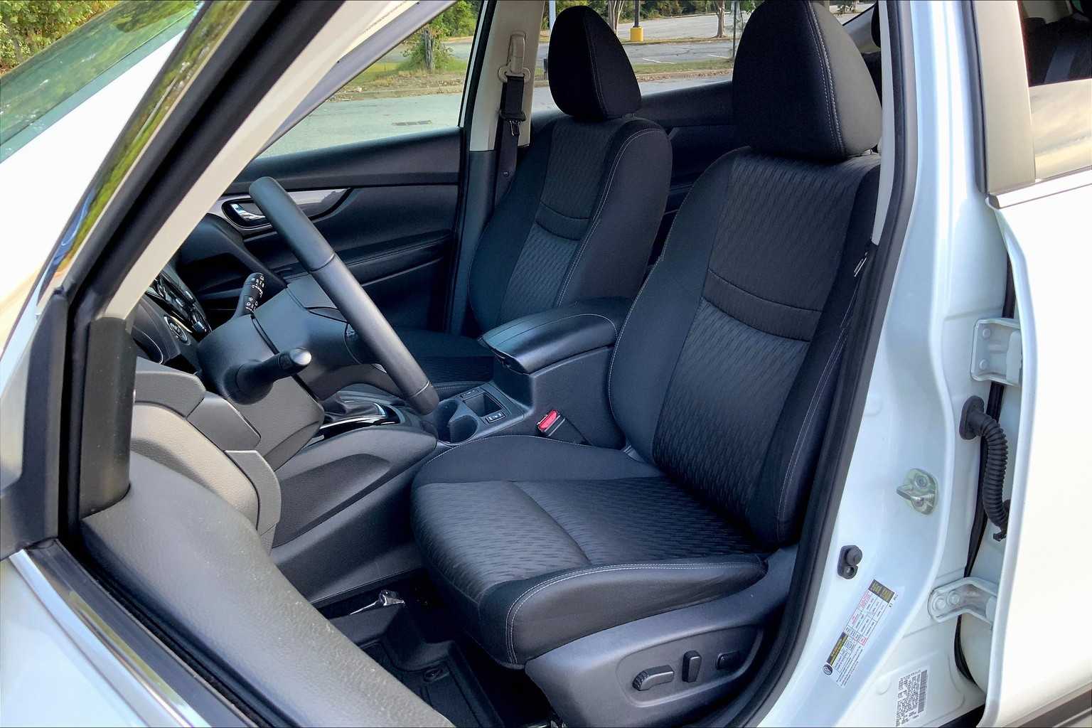 2020 Nissan Rogue SV photo 7