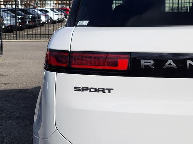 2025 Land Rover Range Rover Sport SE photo 4