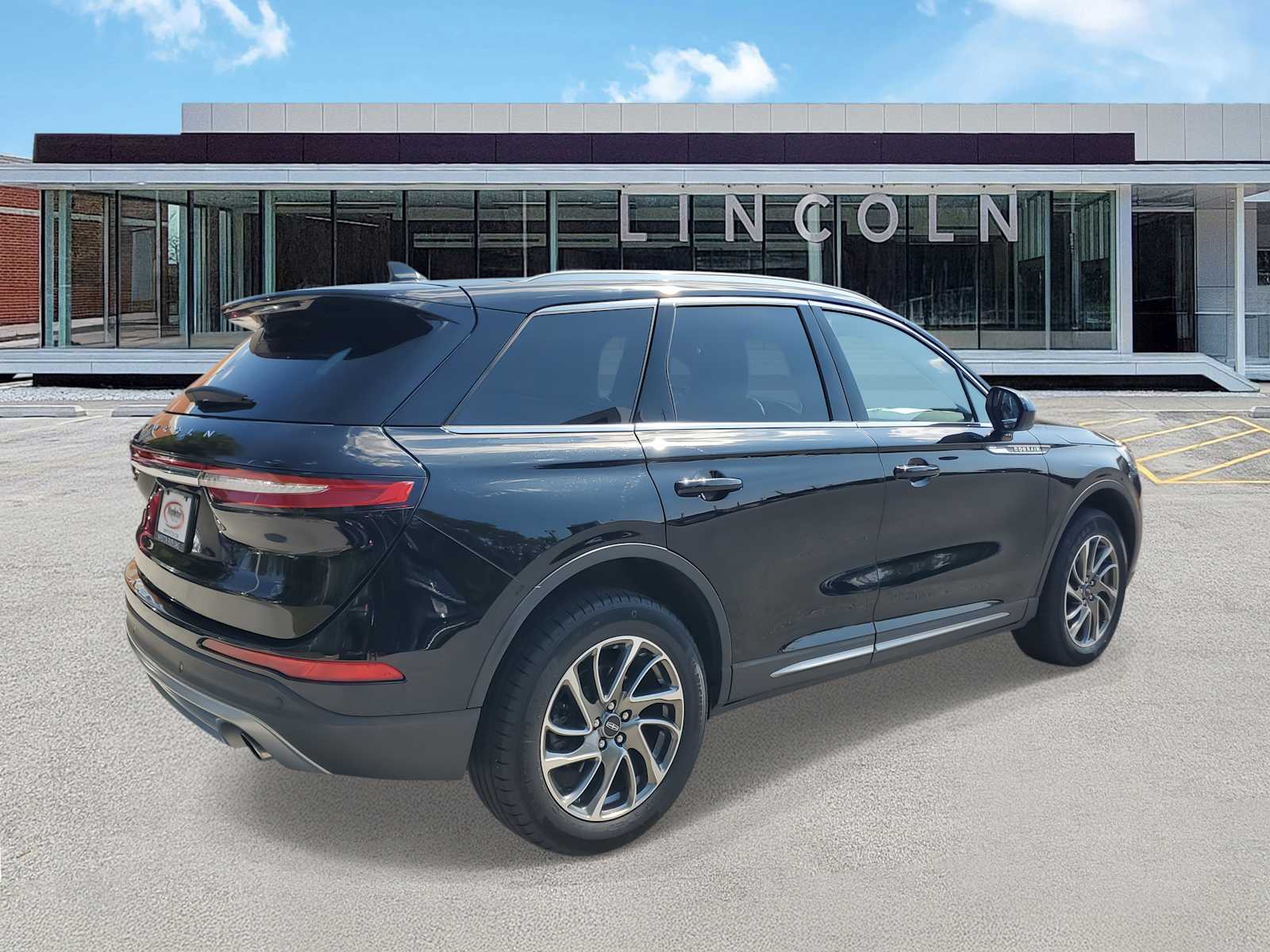 2022 Lincoln Corsair Standard photo 4