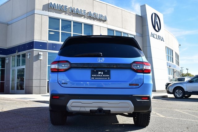 2023 Honda Pilot TrailSport photo 3