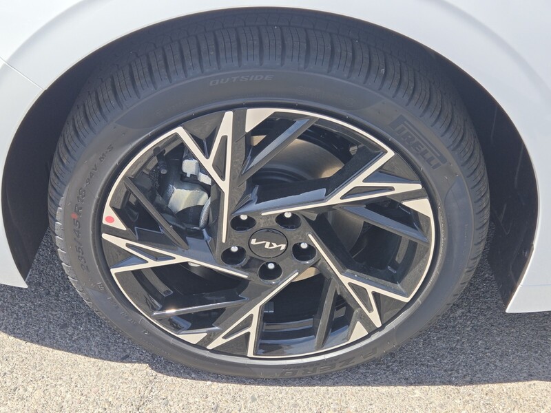 2025 Kia K5 GT-Line photo 5