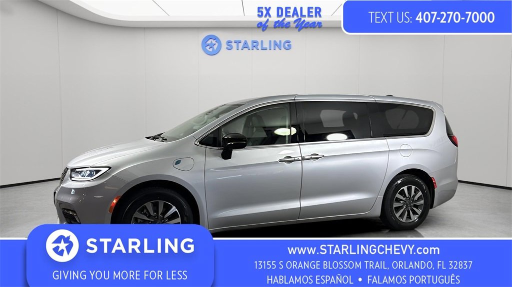 2024 Chrysler Pacifica PHEV Select's photo