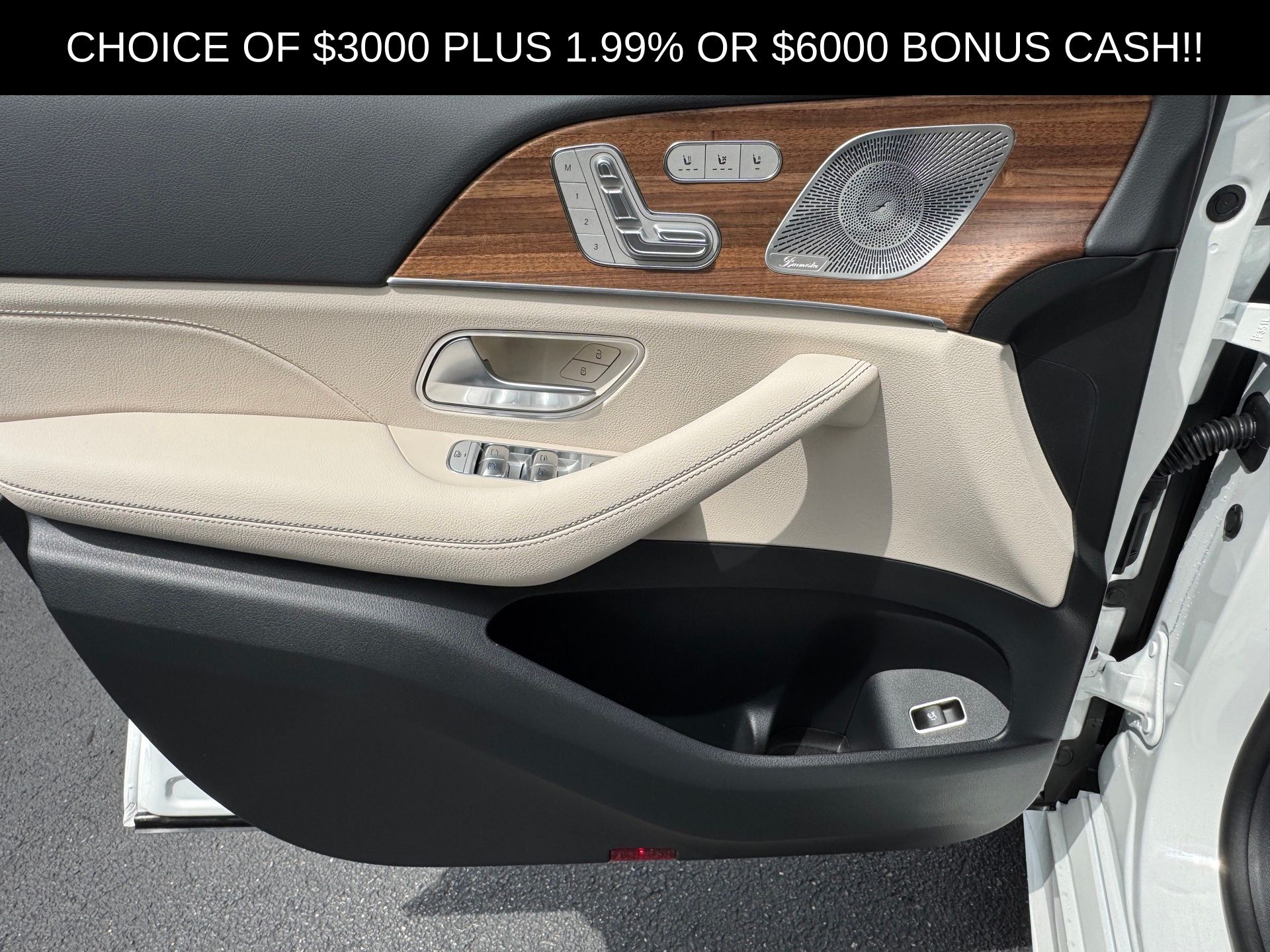 2025 Mercedes Benz GLS 450 4MATIC photo 4