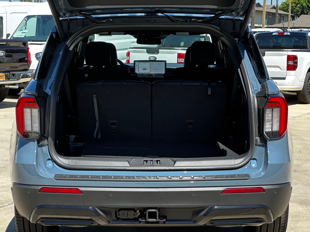 2025 Ford Explorer ST-Line photo 14