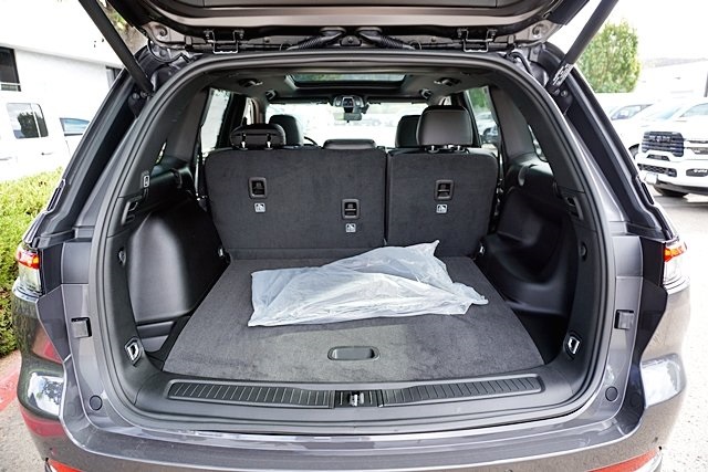 New 2025 Baltic Gray Metallic Clear-Coat Exterior Paint Jeep Limited image 16