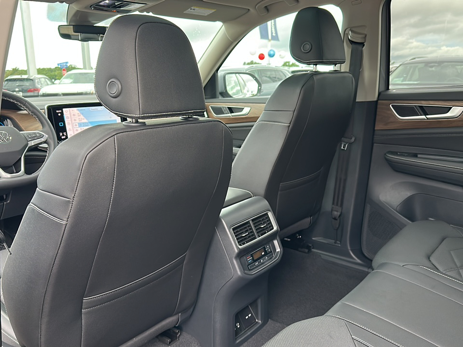 2025 Volkswagen Atlas SE Technology photo 5