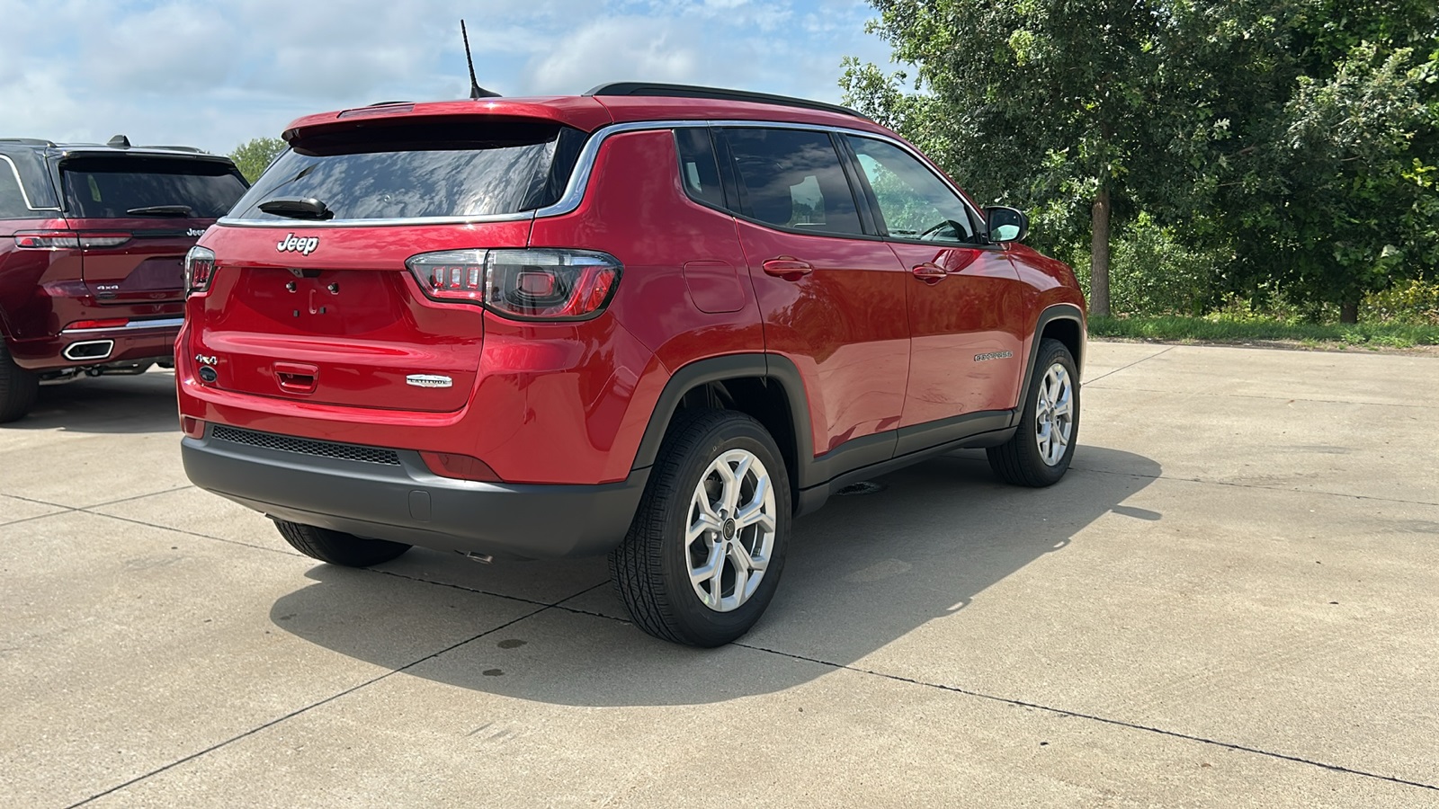 2025 Jeep Compass Latitude photo 2