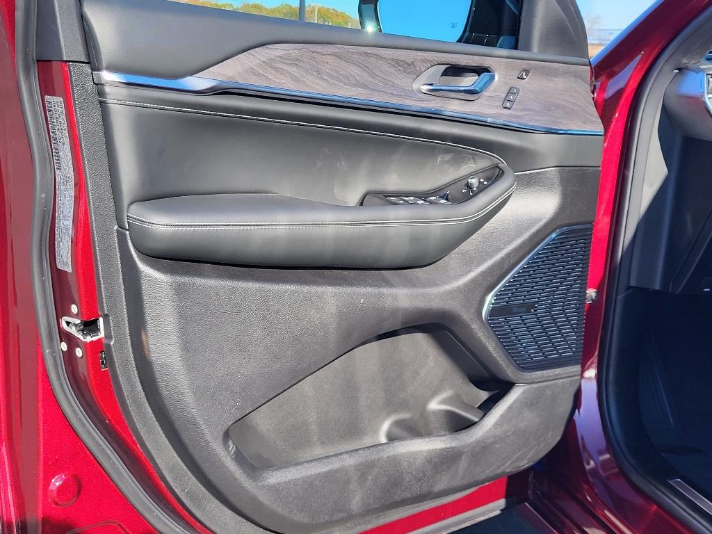 2024 Jeep Cherokee 4xe Overland photo 5