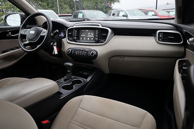 2019 Kia Sorento LX photo 24