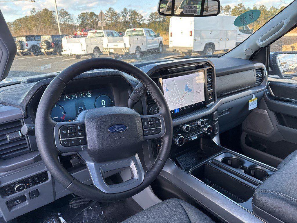 2025 Ford F-150 XLT photo 4