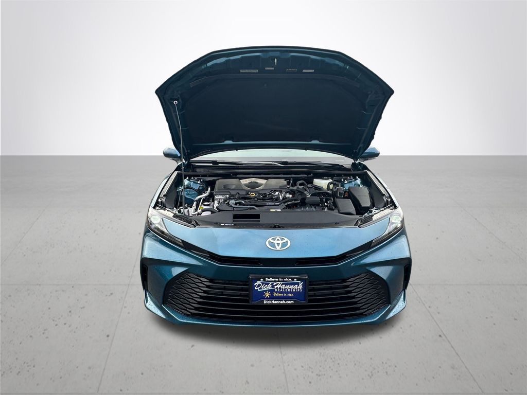 2026 Toyota Camry SE photo 4