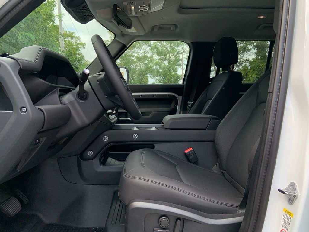 2026 Land Rover Defender 110 S photo 11