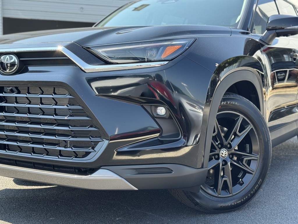 2025 Toyota Grand Highlander Platinum AWD photo 2