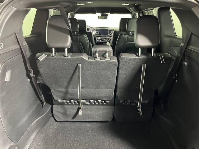 2025 Chrysler Pacifica photo 2