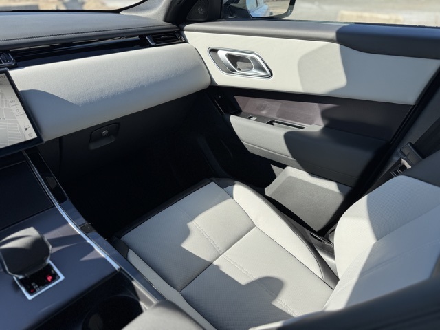 2026 Land Rover Range Rover Velar SE photo 11