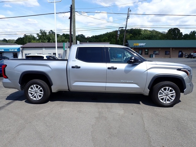2023 Toyota Tundra SR5 CrewMax photo 7