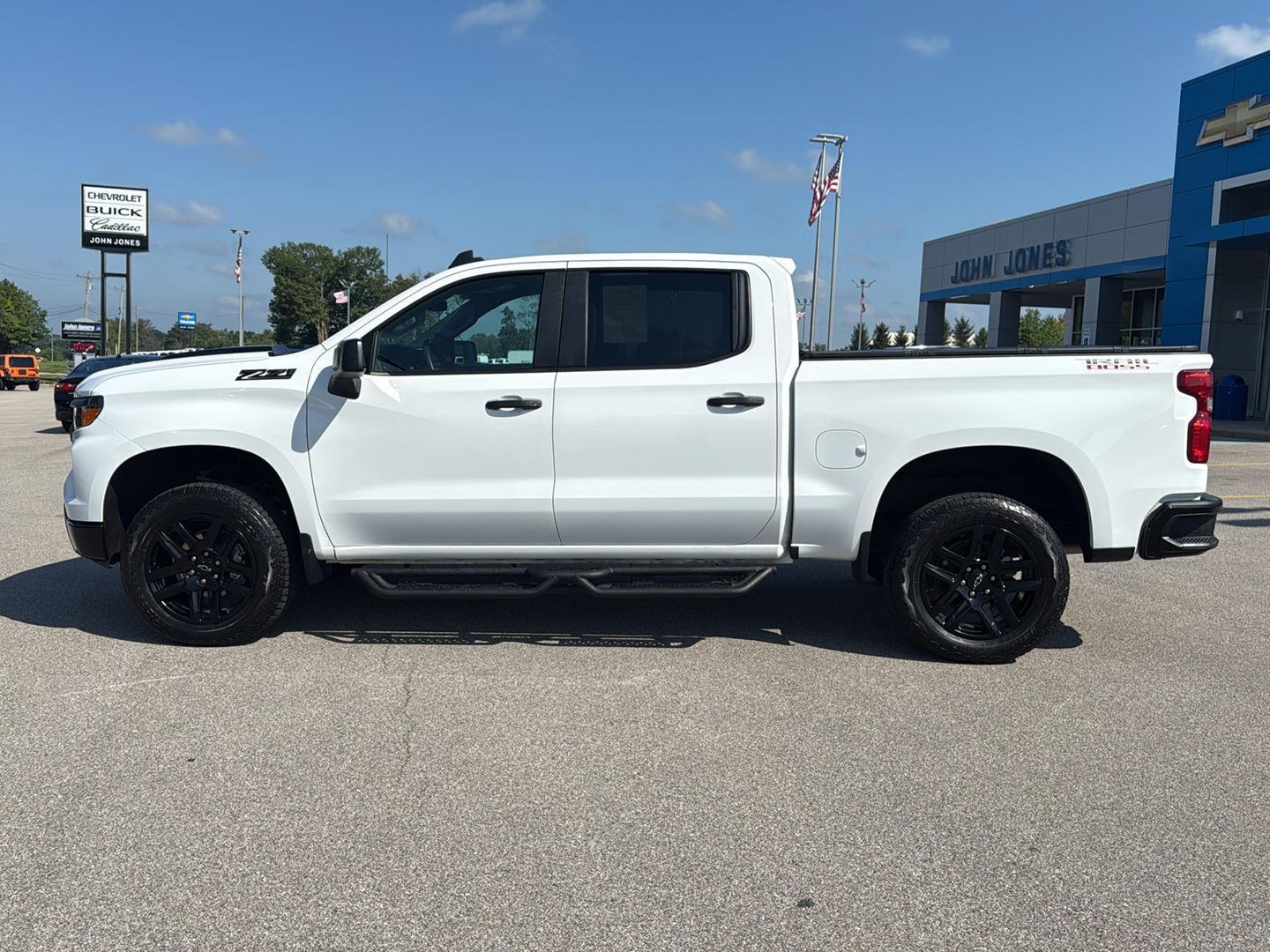 2024 Chevrolet Silverado 1500 Custom Trail Boss photo 3