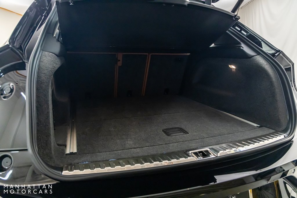 2024 Bentley Bentayga EWB photo 22