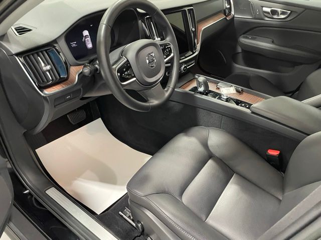 2023 Volvo V60 Cross Country B5 Plus photo 13