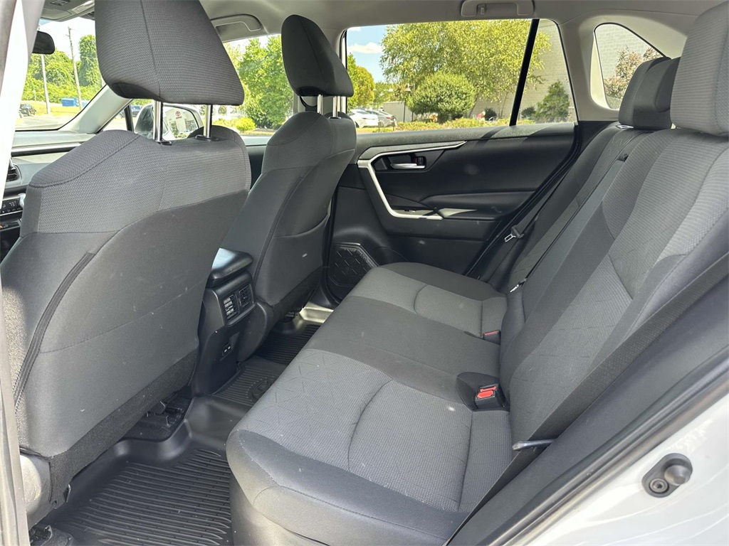 2024 Toyota RAV4 Hybrid XLE photo 13