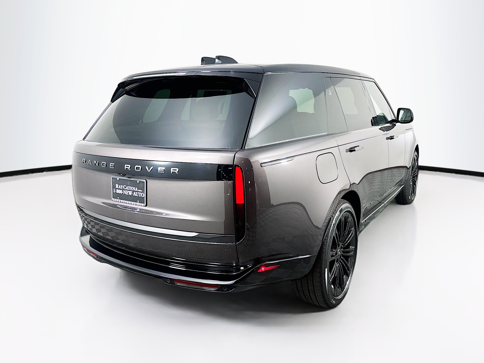 2025 Land Rover Range Rover SE photo 3