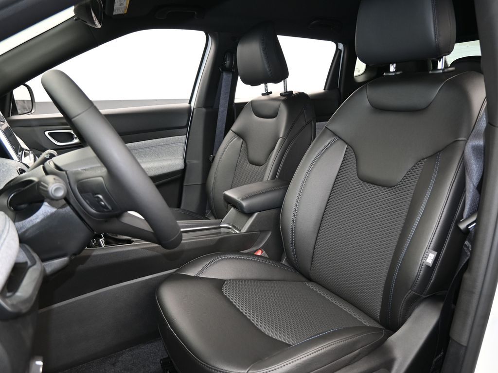 2025 Jeep Compass Latitude photo 3