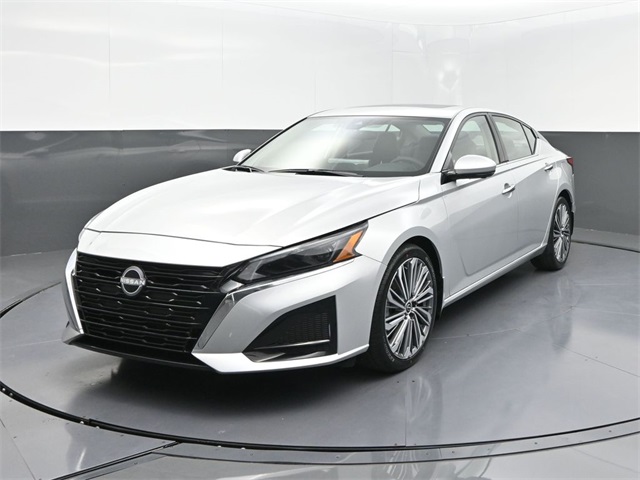 2025 Nissan Altima SL's photo
