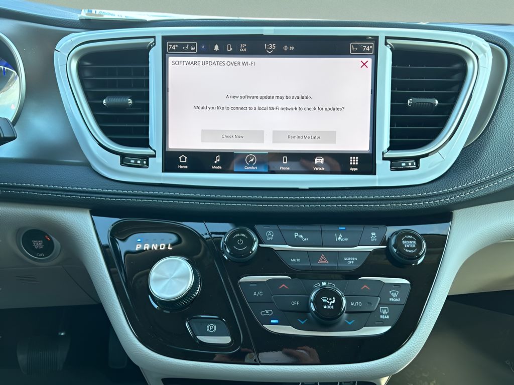 2024 Chrysler Pacifica Touring L photo 11