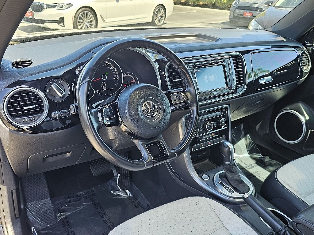 2018 Volkswagen Beetle SE photo 26