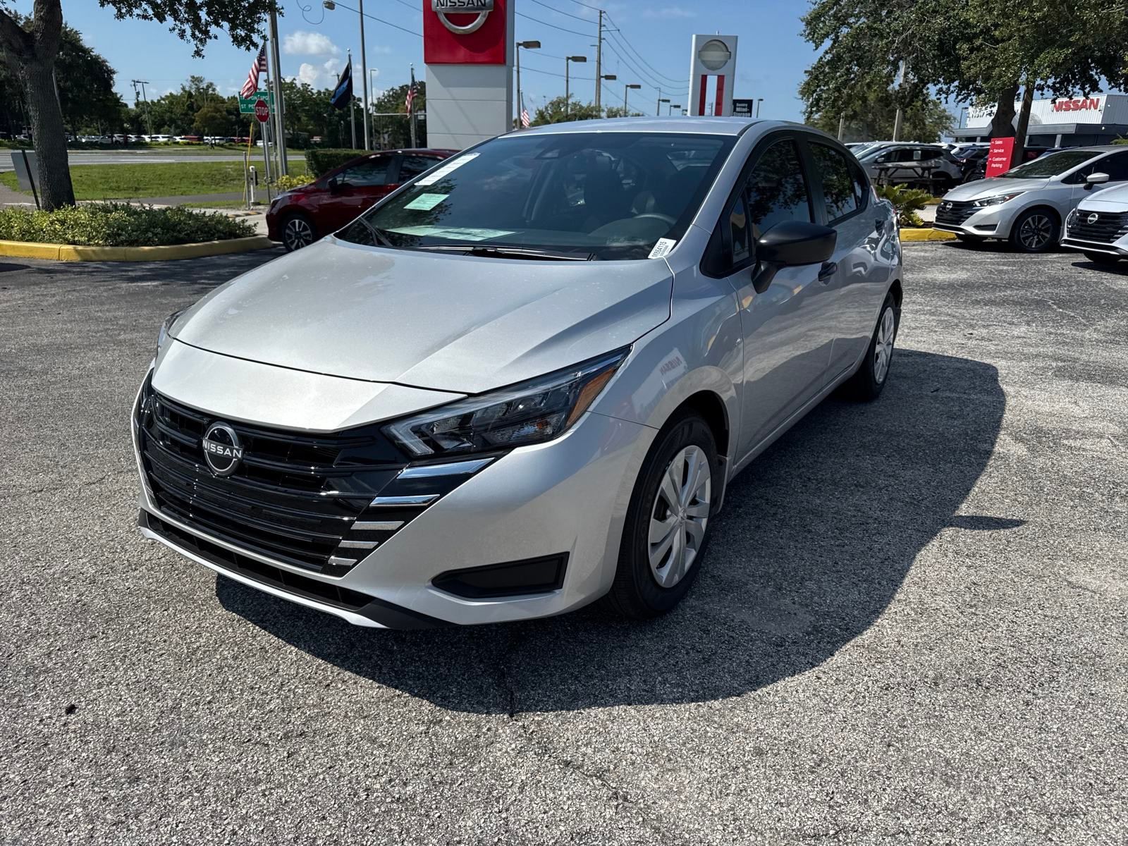 2025 Nissan Versa 1.6 S photo 2