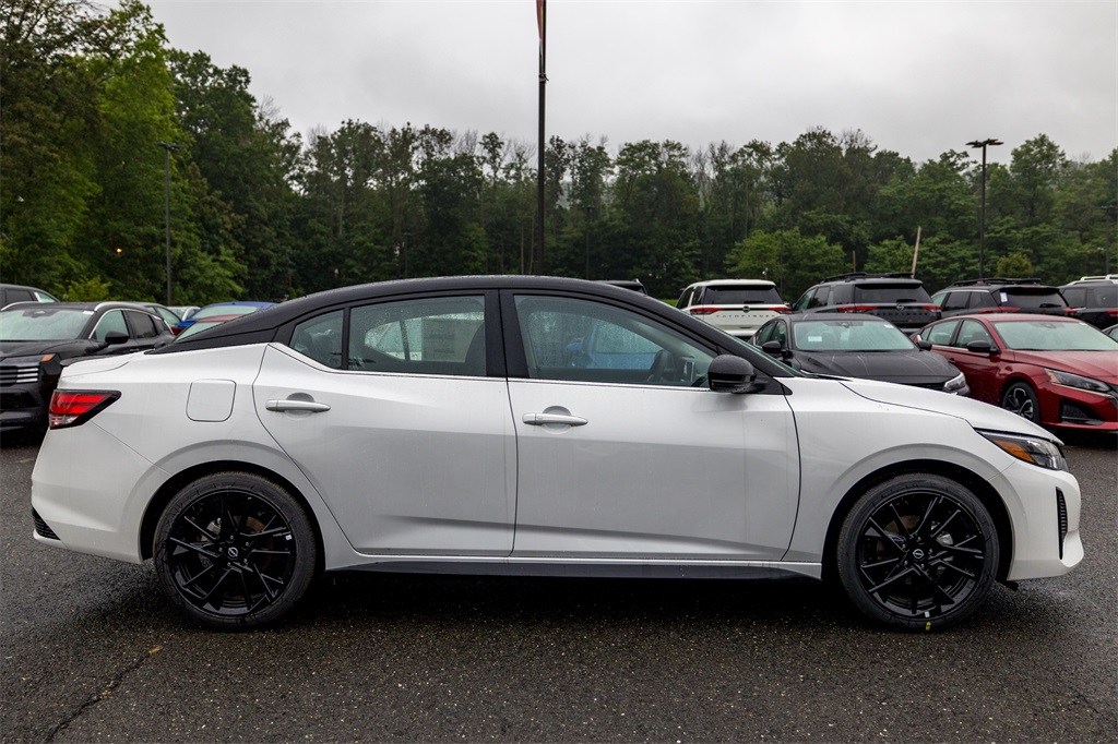 2025 Nissan Sentra SR Midnight Edition photo 4