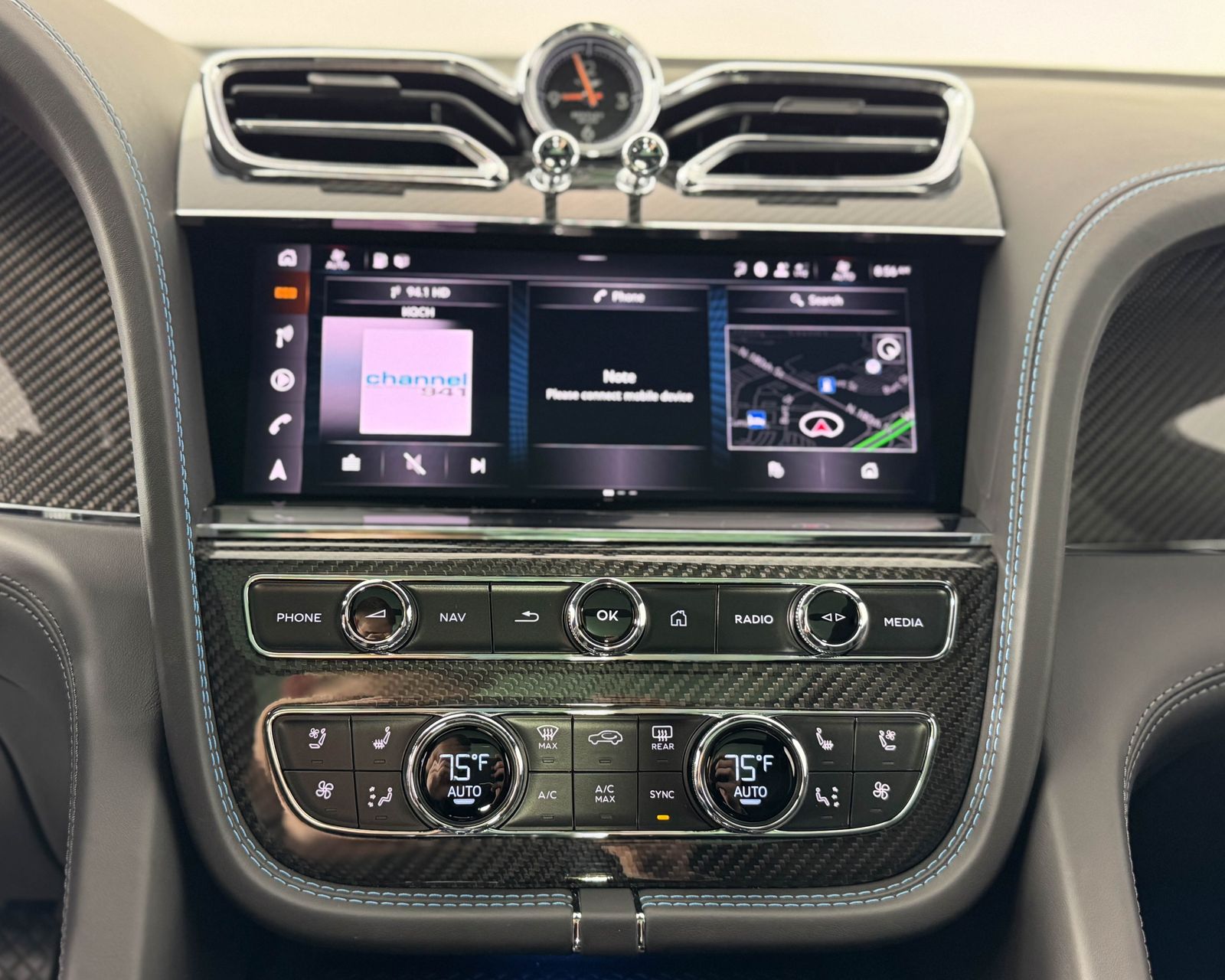 2023 Bentley Bentayga V8 photo 23