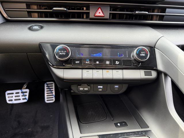 2025 Hyundai Elantra SEL Sport photo 18