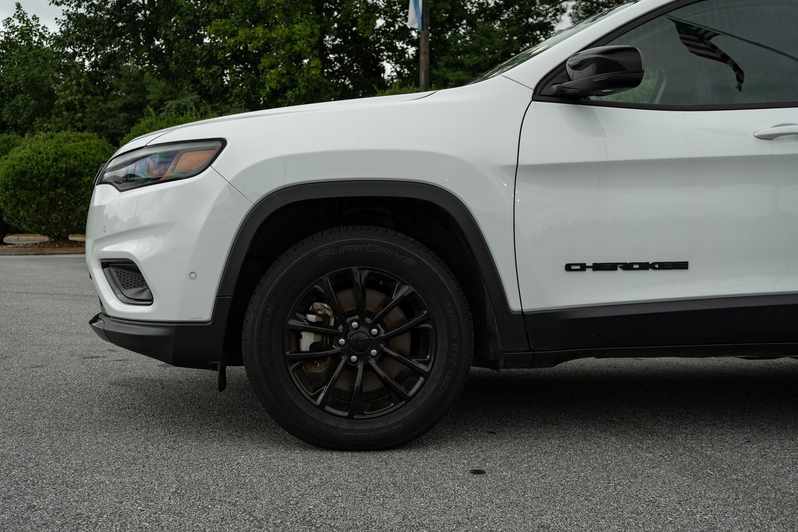 2023 Jeep Cherokee Altitude photo 3