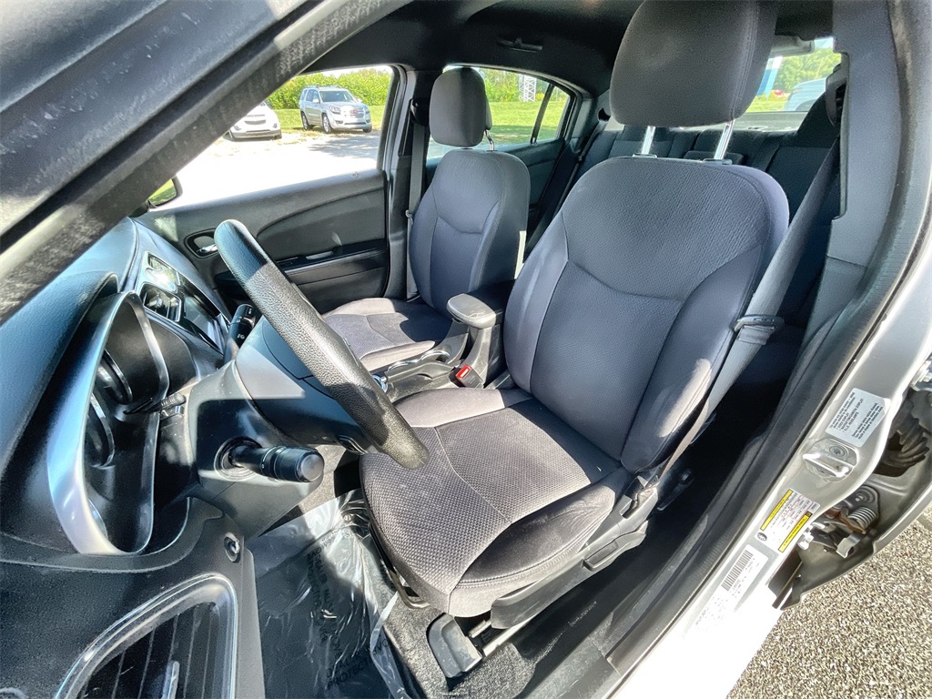 2012 Chrysler 200 LX photo 13