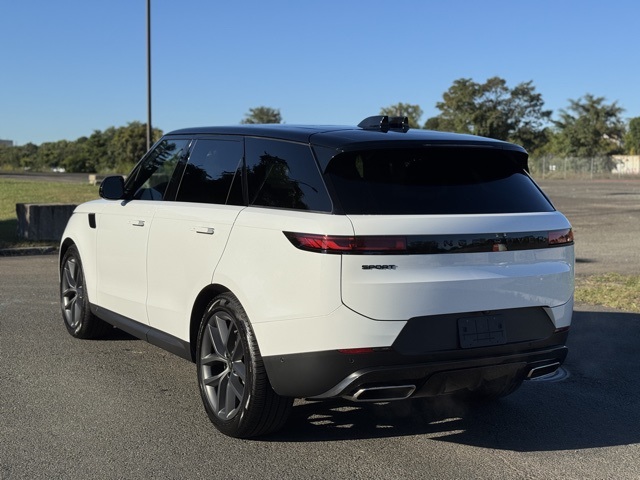 2024 Land Rover Range Rover Sport SE photo 3