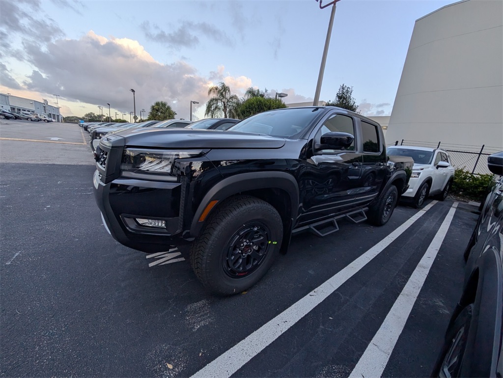 2026 Nissan Frontier Crew Cab PRO-4X photo 3